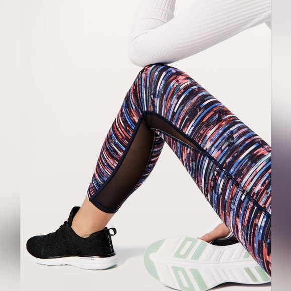 Lululemon train times 7/8 pant 25” Hinshu alpine white multi/black blue size 6 - Picture 6 of 6